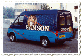 Vintage autobelettering op de samson bestelbus.